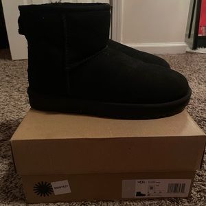 Black Classic Mini UGGS